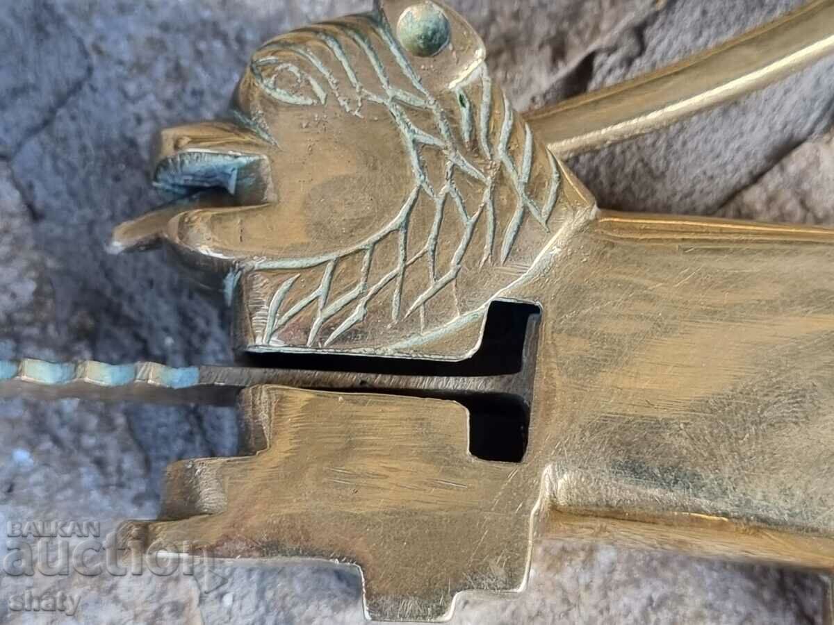 Delivery of Bronze padlocks