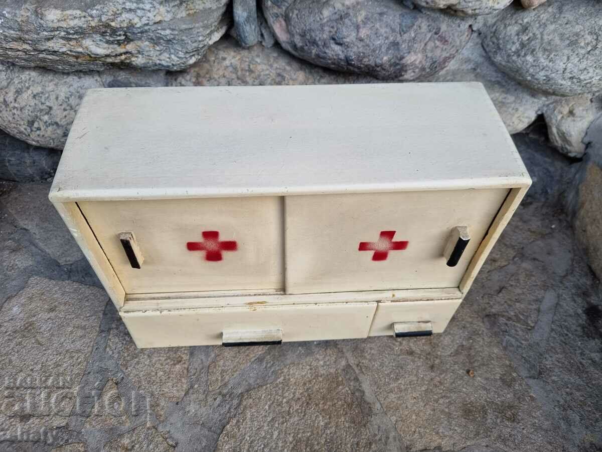 Old medical kit with price 85.00 BGN | € 43.46 Old medical kit with price 85.00 BGN | € 43.46