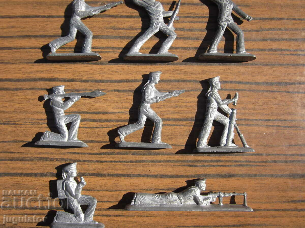 lot set of eight old lead soldiers military figurines - 6 lot set of eight old lead soldiers military figurines - 6