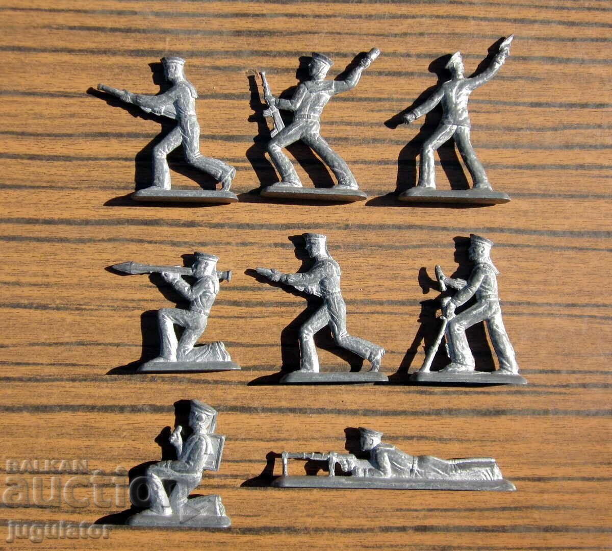 лот комплект от осем стари оловни войници военни фигурки