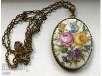 I AM SELLING OLD JEWELRY PAINTED PORCELAIN WITH FLOWERS