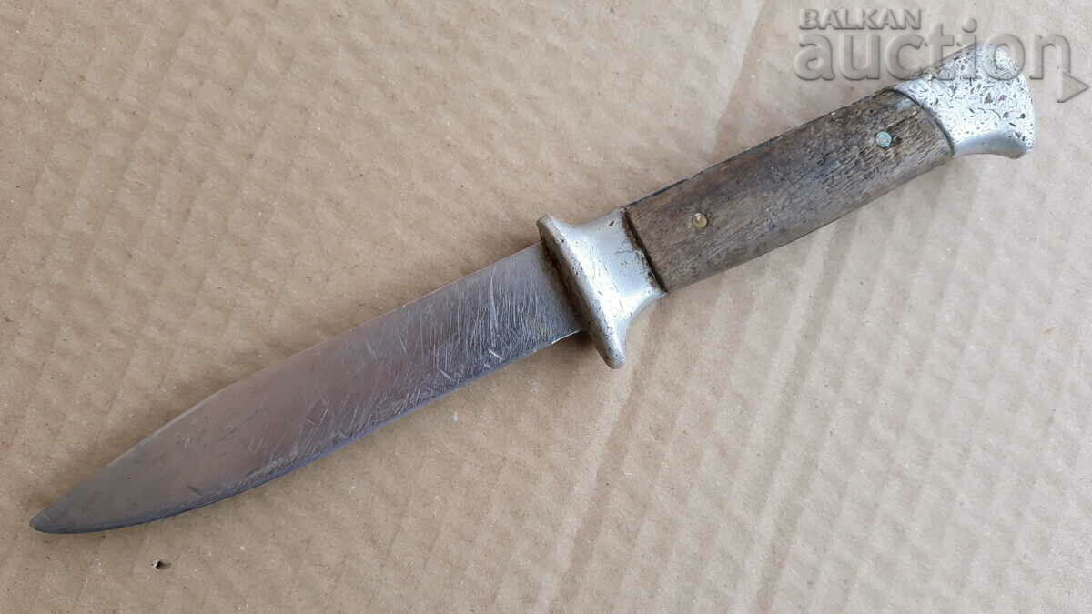 ancient youth knife, wooden handle, fender type with price 41.00 BGN | € 20.96