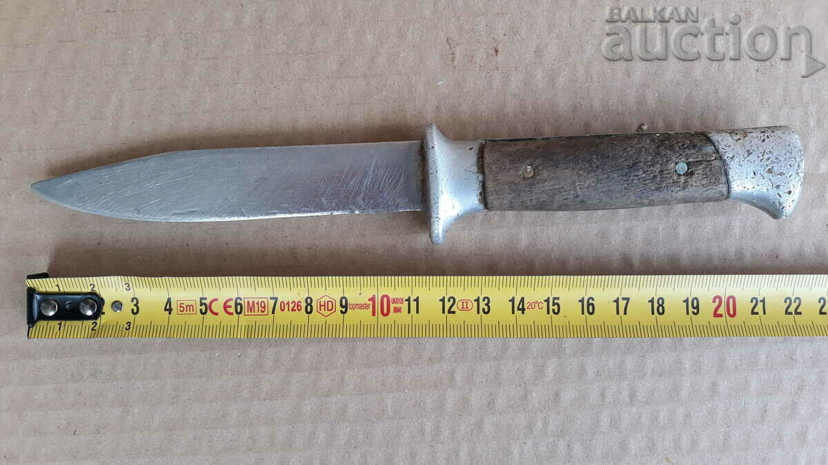 Delivery of ancient youth knife, wooden handle, fender type