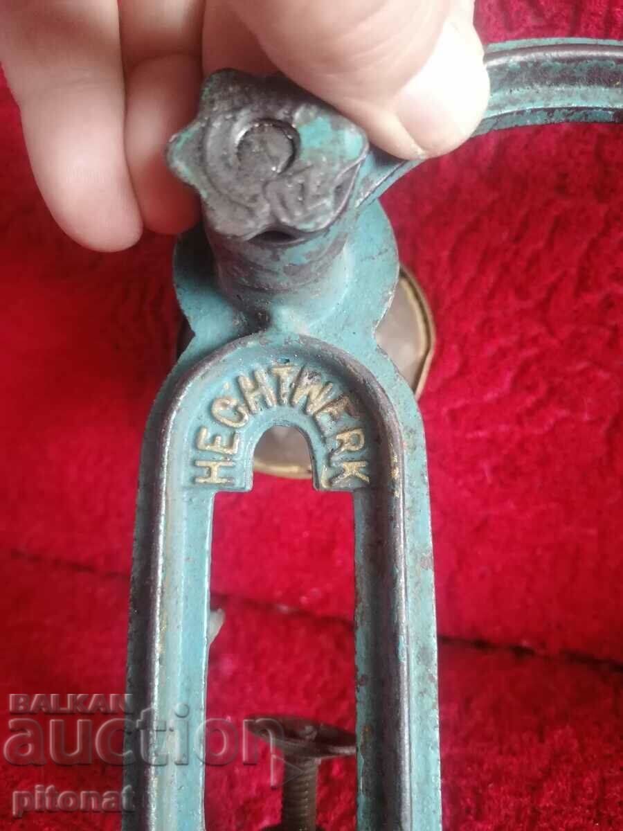 Antique grinder iron and bronze with price 45.00 BGN | € 23.01 Antique grinder iron and bronze with price 45.00 BGN | € 23.01