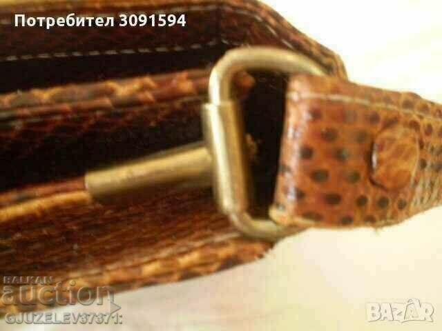 Delivery of Retro women's leather bag made of natural brown leather Delivery of Retro women's leather bag made of natural brown leather