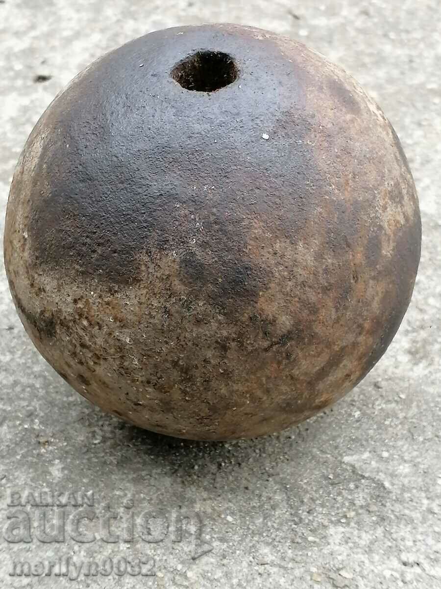 Licitație Vechi ghiulea de tun, obuz, mortier, bombardă