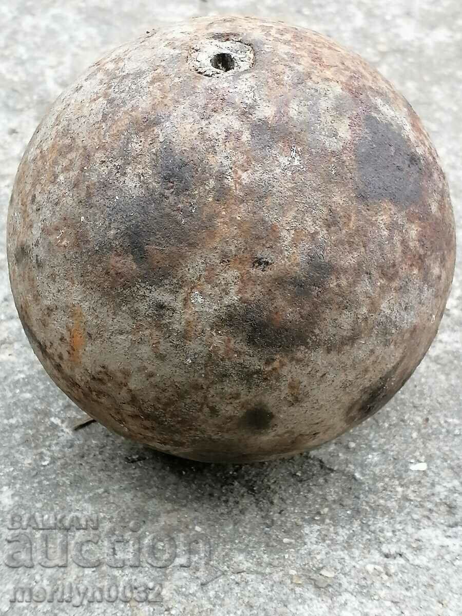 Vechi ghiulea de tun, obuz, mortier, bombardă