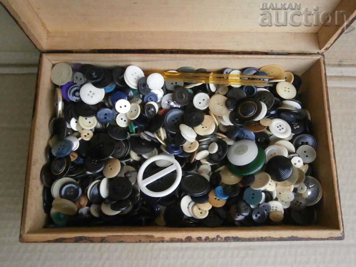 antique box perographed with buttons with price 45.00 BGN | € 23.01 antique box perographed with buttons with price 45.00 BGN | € 23.01