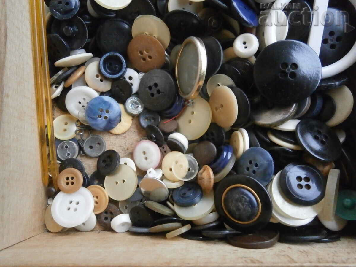 Auction antique box perographed with buttons Auction antique box perographed with buttons