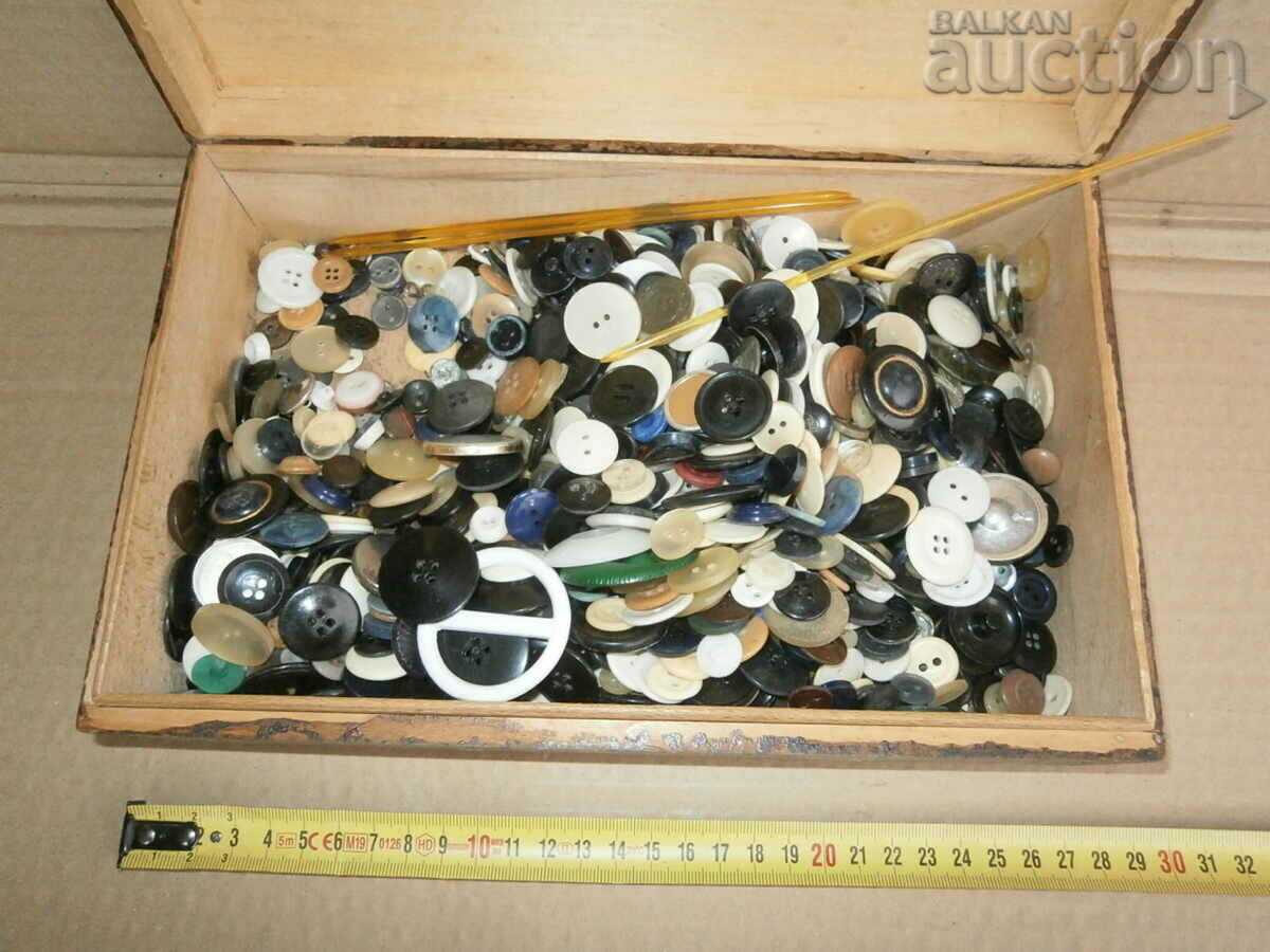 antique box perographed with buttons - 5 antique box perographed with buttons - 5