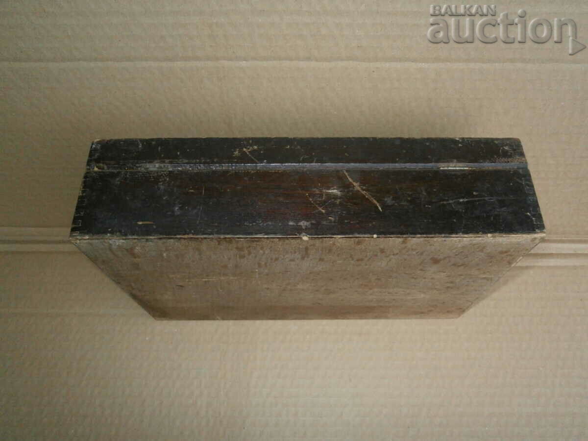 antique box perographed with buttons - 6 antique box perographed with buttons - 6