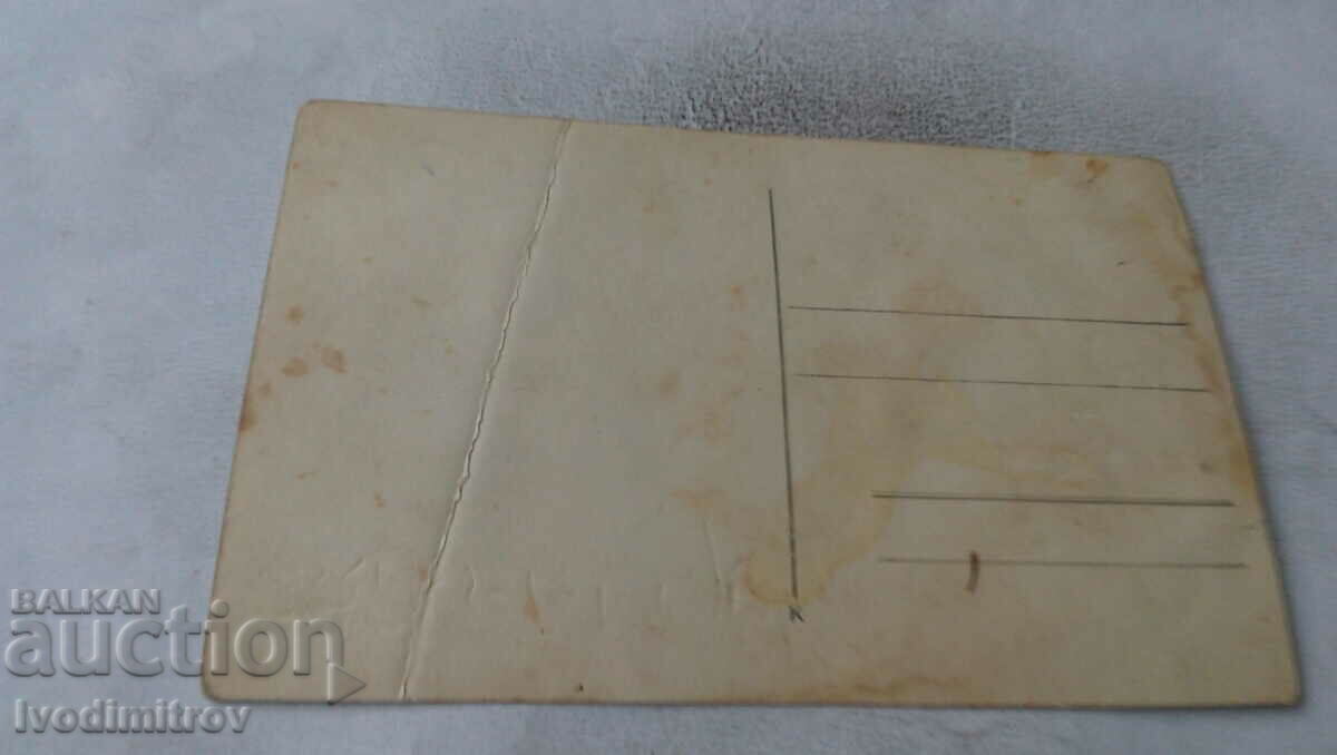 Снимка Мъж рисува гърне с цена 2.35 лв. | € 1.20 Снимка Мъж рисува гърне с цена 2.35 лв. | € 1.20