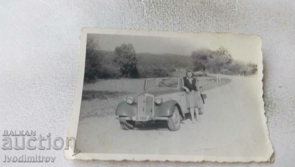 Photo Woman next to a retro car with reg. Ф Sf 1908