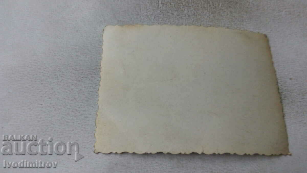 Foto Autobuz și mașini în parcare cu preț 0.85 BGN | € 0.43 Foto Autobuz și mașini în parcare cu preț 0.85 BGN | € 0.43