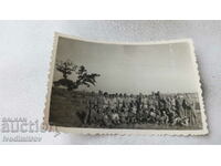 Снимка Офицери и войници на поляната