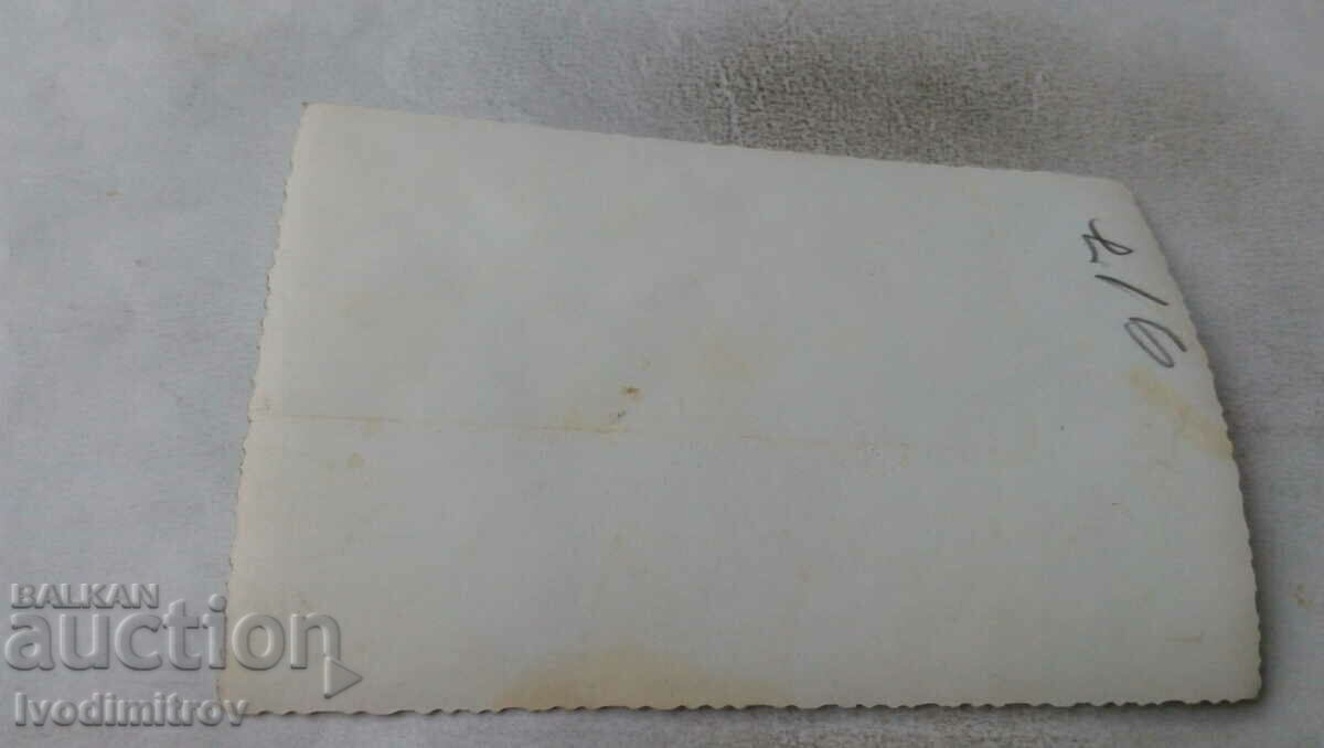 Photo of newlyweds with their friends with price 1.35 BGN | € 0.69 Photo of newlyweds with their friends with price 1.35 BGN | € 0.69