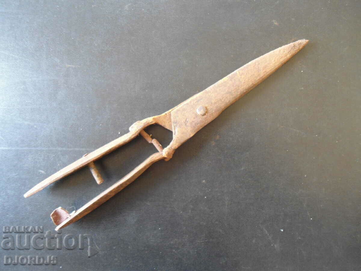 Old forged scissors with price 3.00 BGN | € 1.53 Old forged scissors with price 3.00 BGN | € 1.53