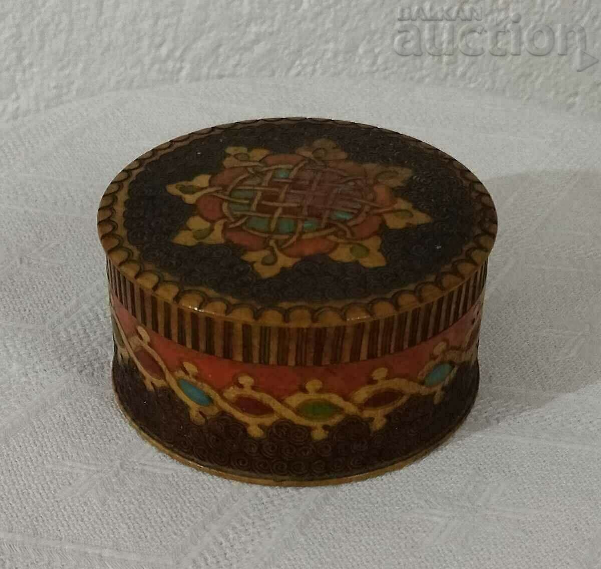 OLD WOODEN BOX PYROGRAPHY ROUND