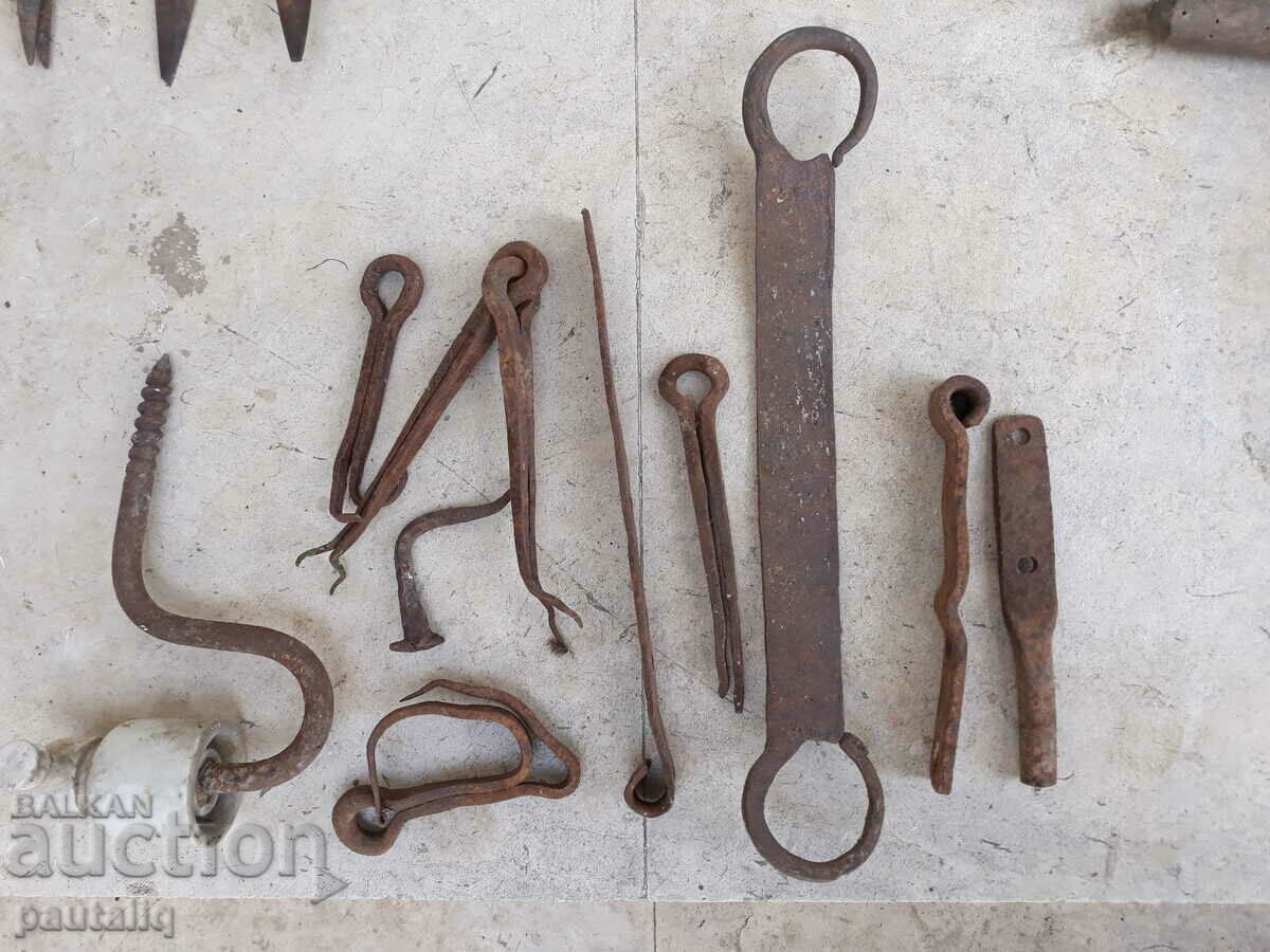LOT OF HARDWARE with price 10.00 BGN | € 5.11