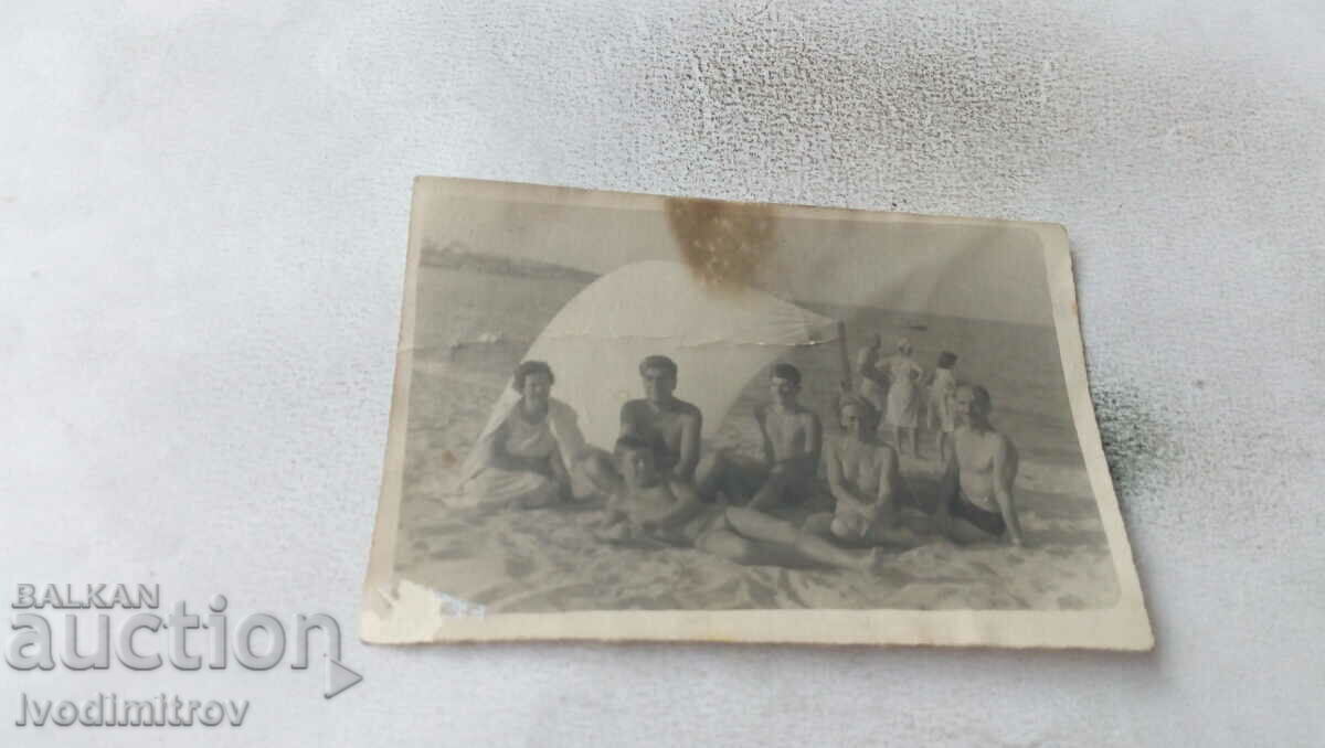 Φωτογραφία Οικογένεια Sozopol στην παραλία 1962