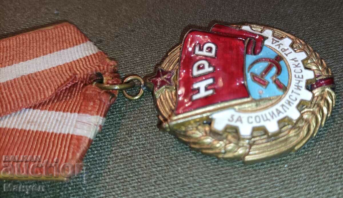 Auction I am selling a rare, old box. Auction I am selling a rare, old box.