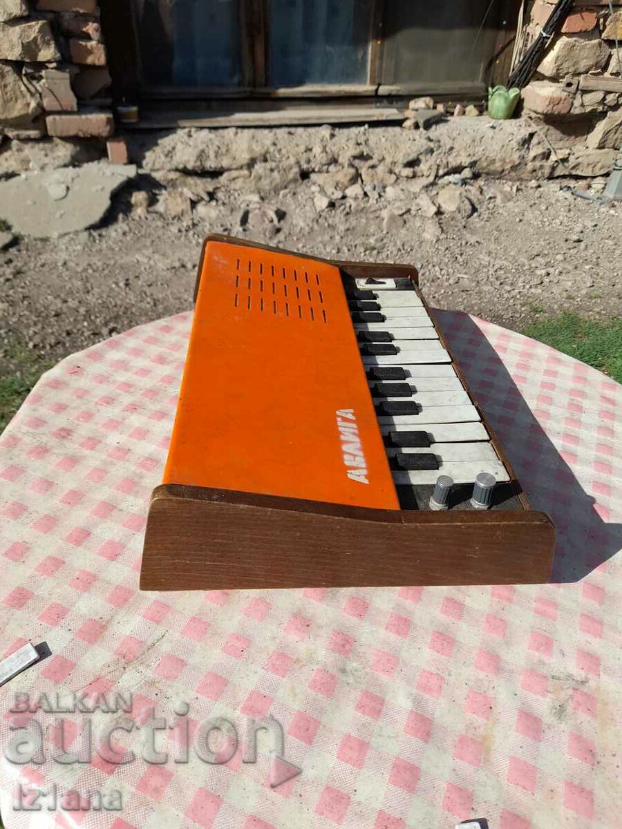 Old synthesizer, Avliga electric piano with price 90.00 BGN | € 46.02 Old synthesizer, Avliga electric piano with price 90.00 BGN | € 46.02