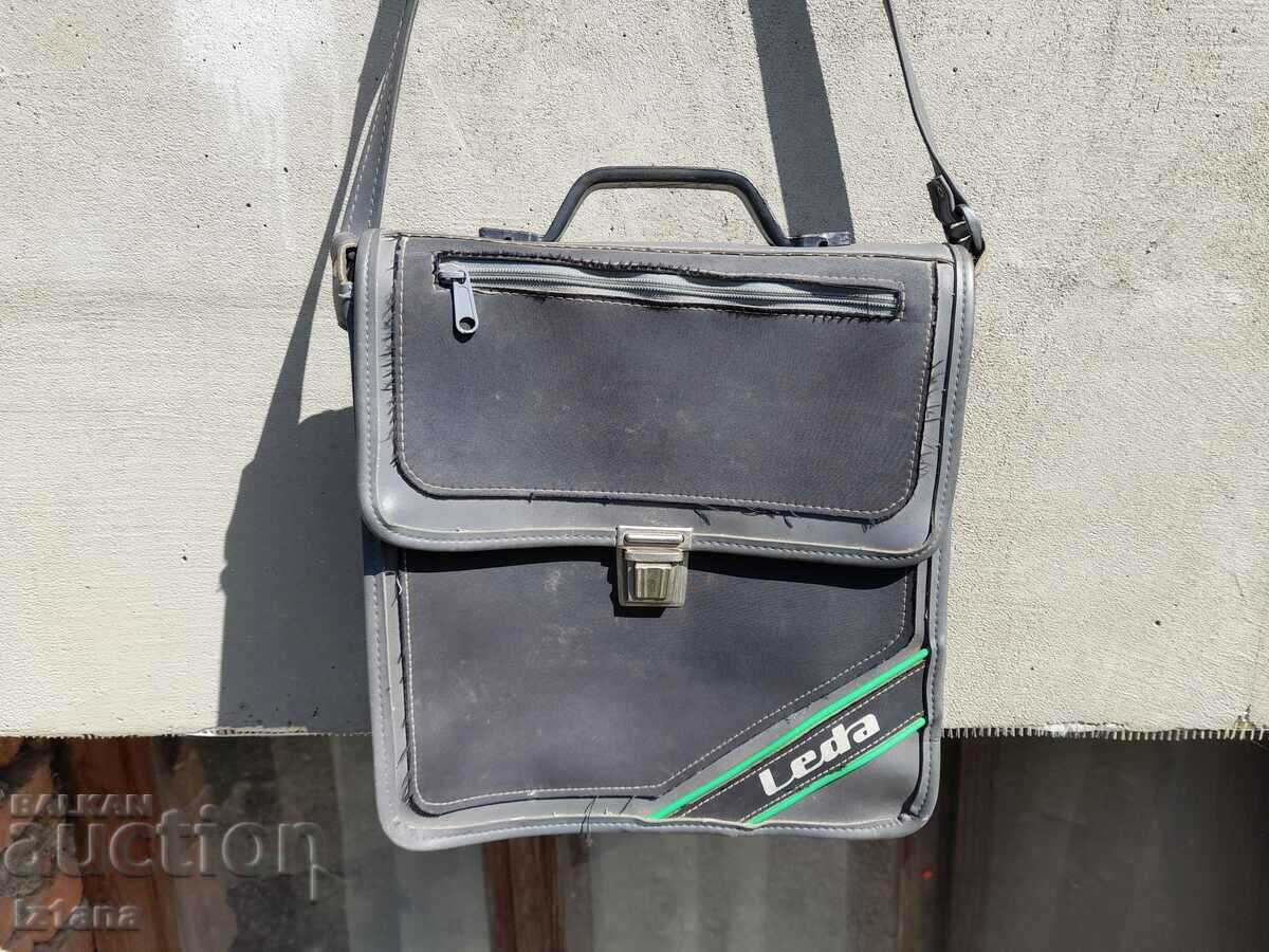 Old Leda bag, Leda with price 15.00 BGN | € 7.67 Old Leda bag, Leda with price 15.00 BGN | € 7.67