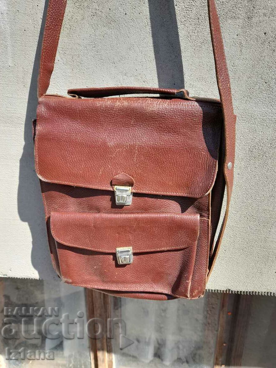 An old leather bag with price 15.00 BGN | € 7.67