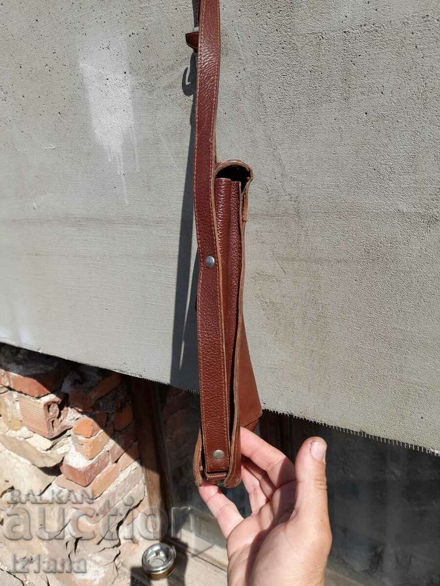 Auction  An old leather bag