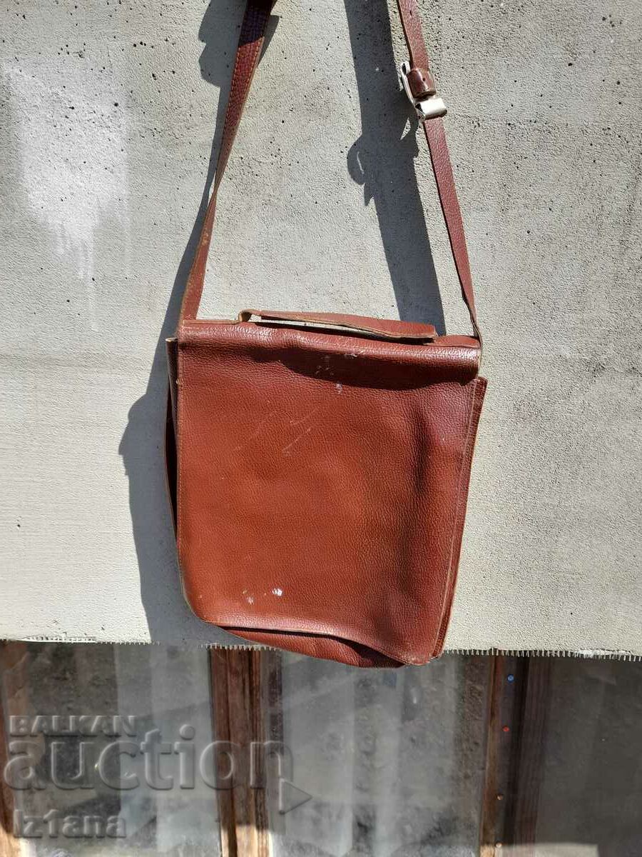 Delivery of An old leather bag