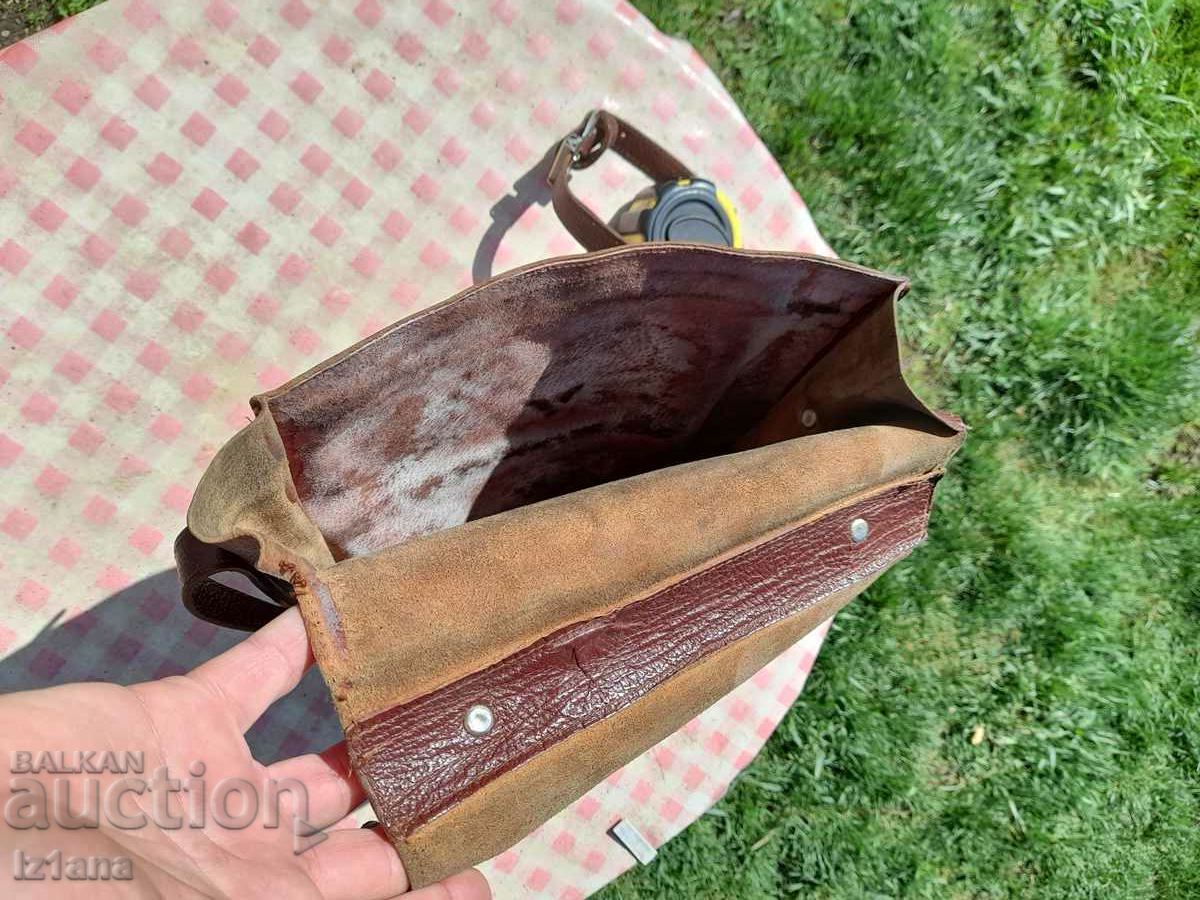 An old leather bag - 6