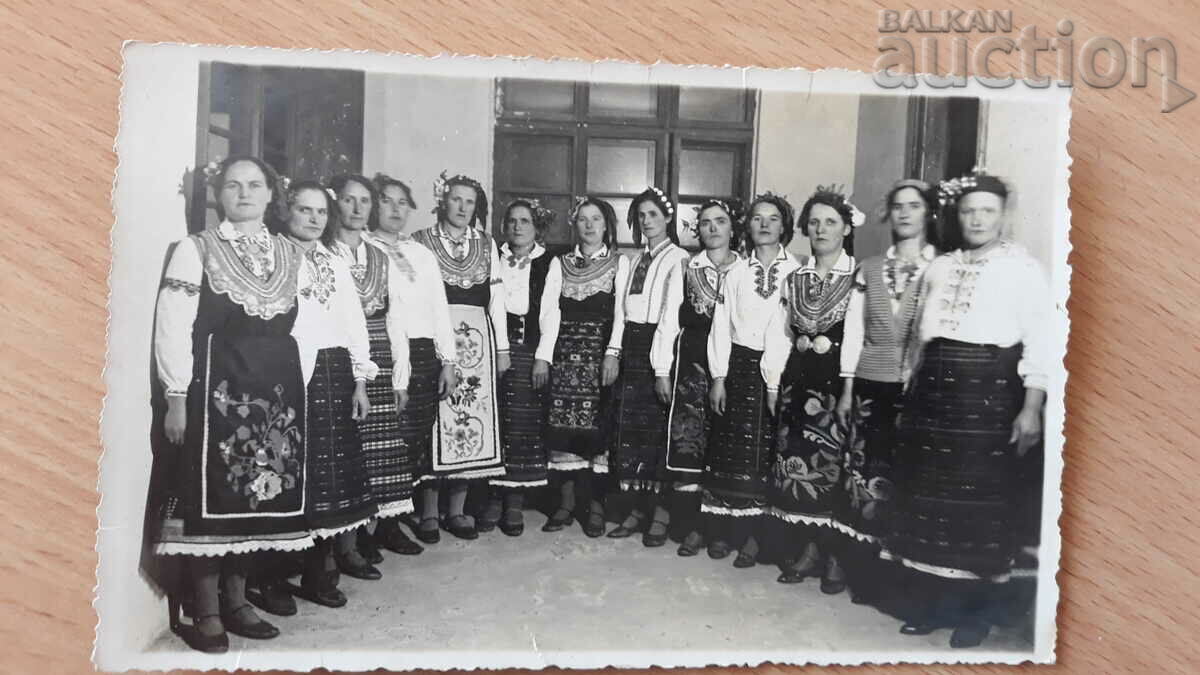 women in traditional costume vintage photo card with price 21.00 BGN | € 10.74 women in traditional costume vintage photo card with price 21.00 BGN | € 10.74