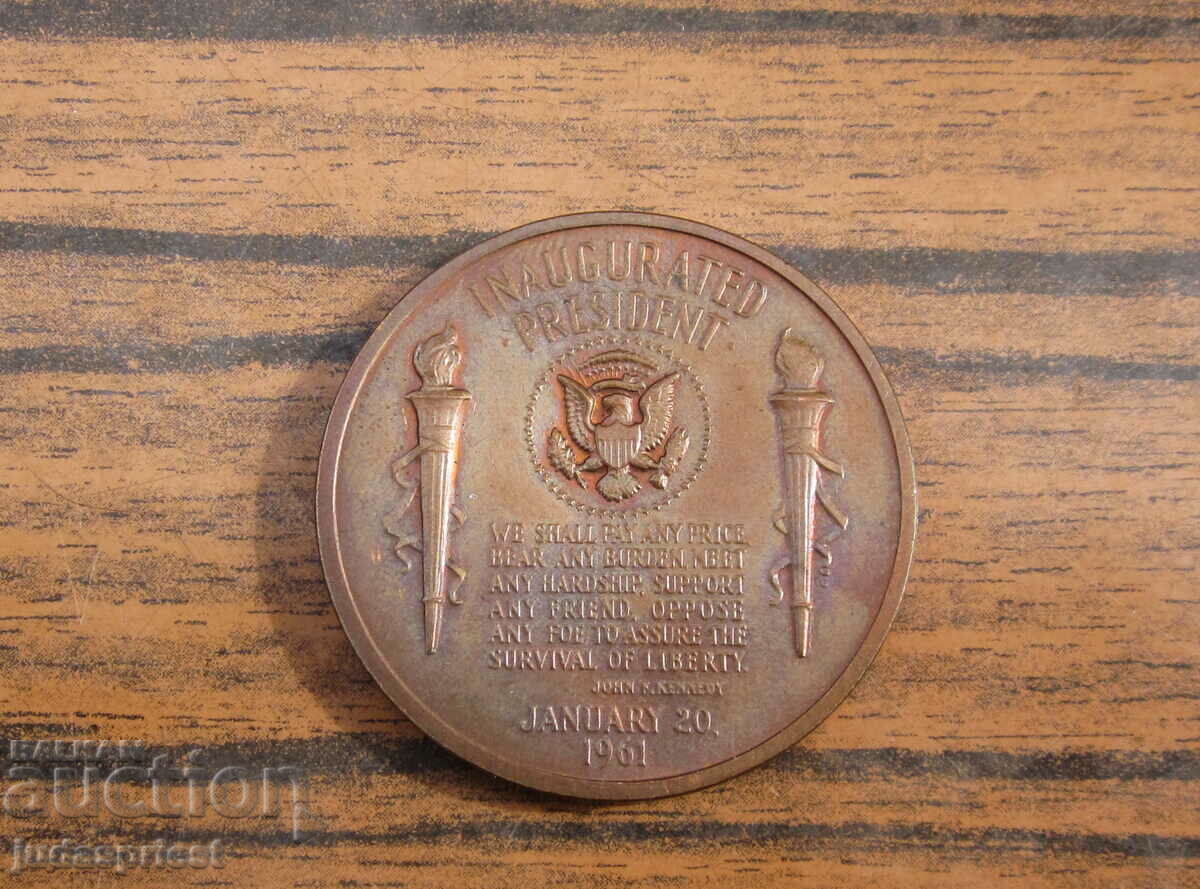 Delivery of official old American Kennedy Medal 1961 Delivery of official old American Kennedy Medal 1961
