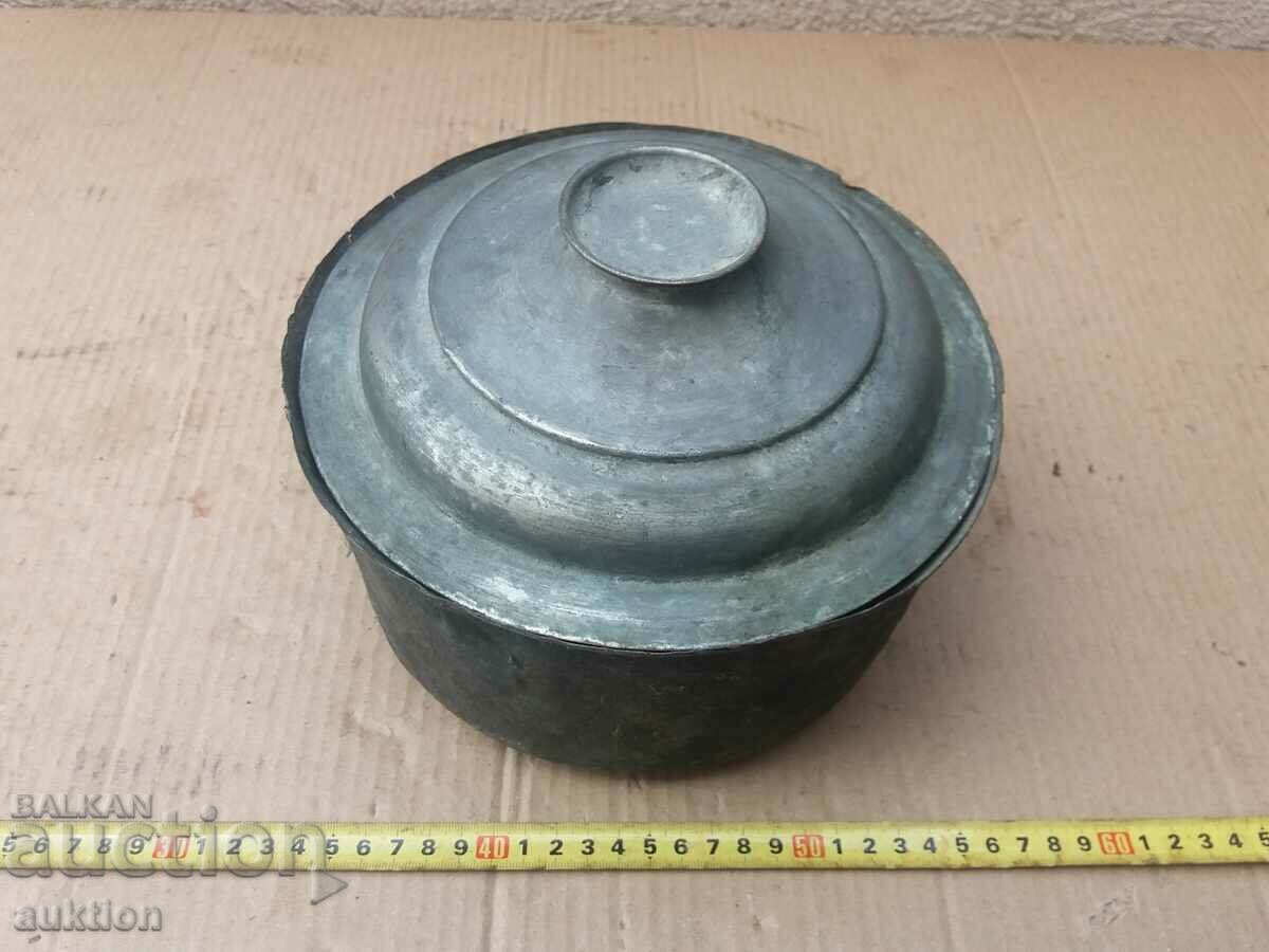 Auction  COPPER REVIVAL POT WITH COVER - CRANE