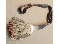 Vând o praștie veche de ofițer regal.