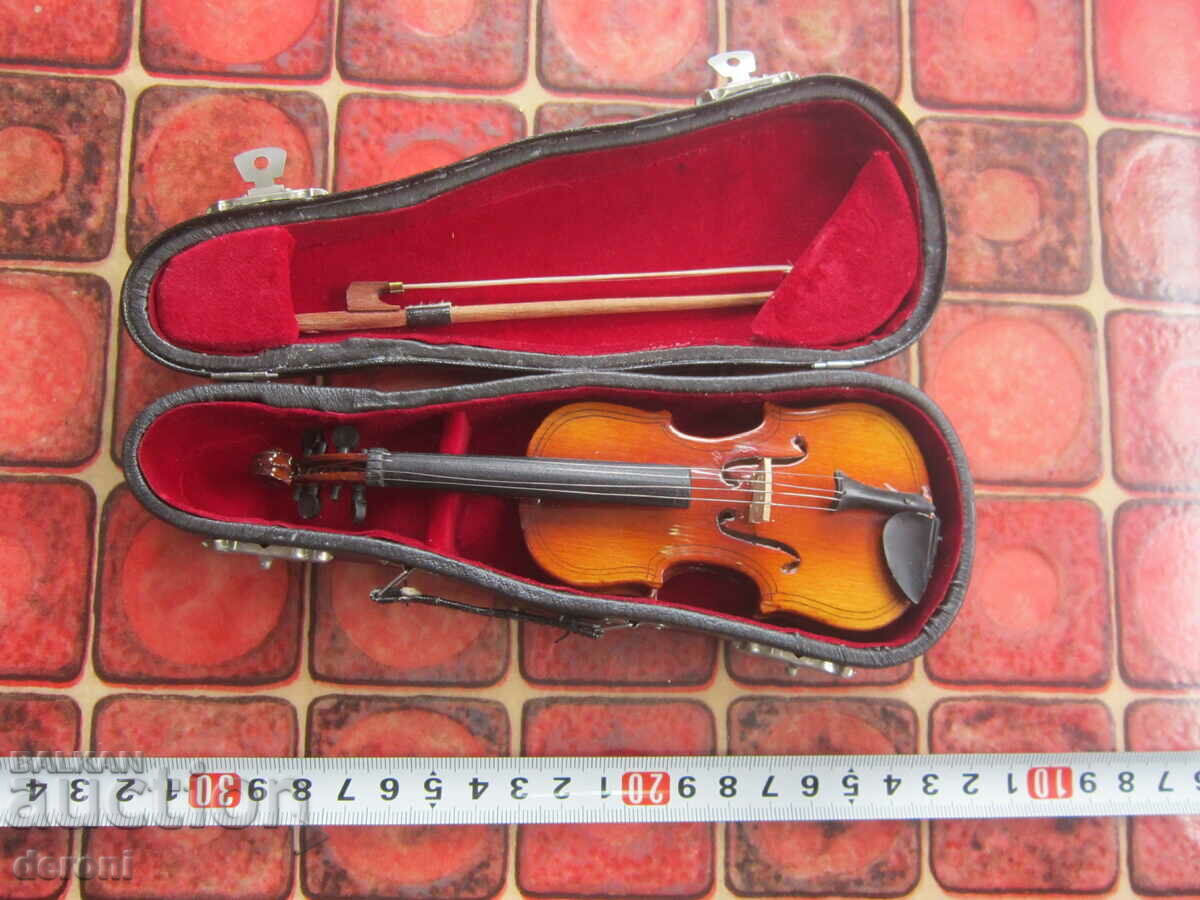 Mini vioară unică într-o cutie cu arc