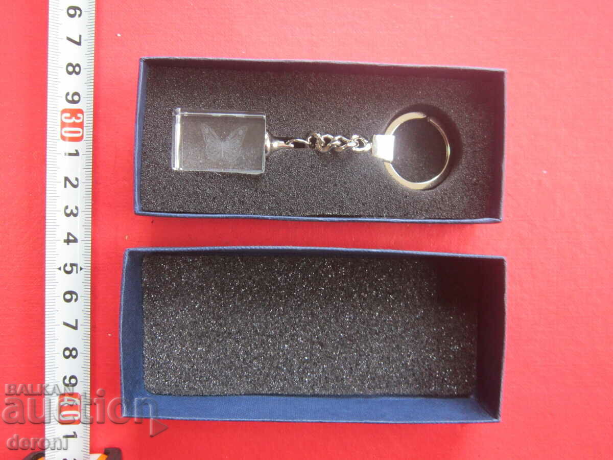 Auction Luxury crystal keychain in a box Auction Luxury crystal keychain in a box