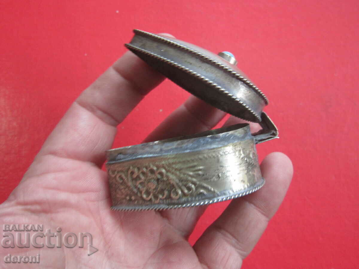 Antique engraved bronze box - 5