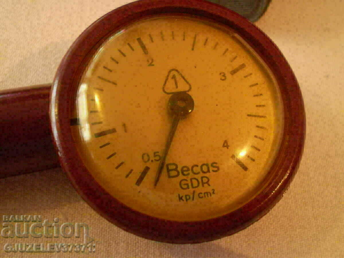 Pressure gauge Becas GDR bakelite with price 50.00 BGN | € 25.56 Pressure gauge Becas GDR bakelite with price 50.00 BGN | € 25.56