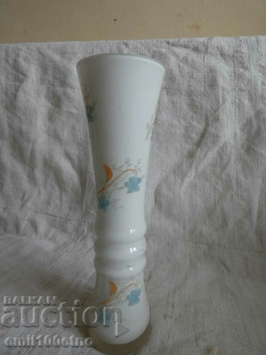 White glass vase with floral decoration with price 10.00 BGN | € 5.11 White glass vase with floral decoration with price 10.00 BGN | € 5.11