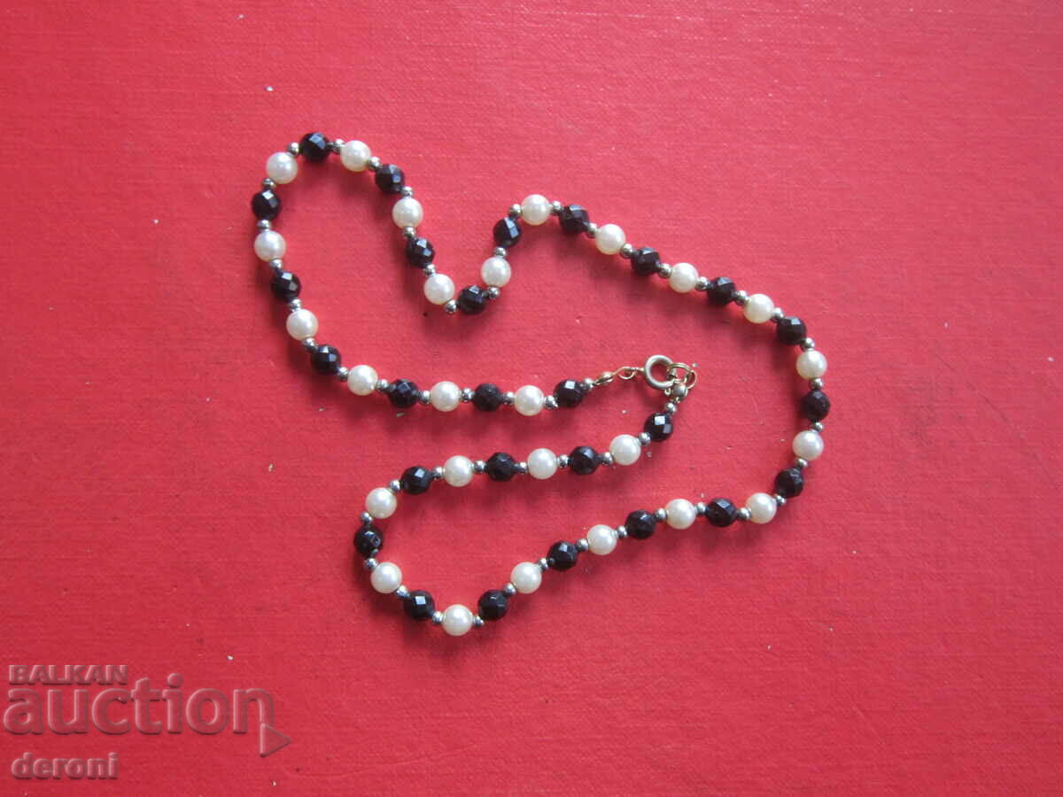 Necklace of pearls and necklaces with price 10.00 BGN | € 5.11