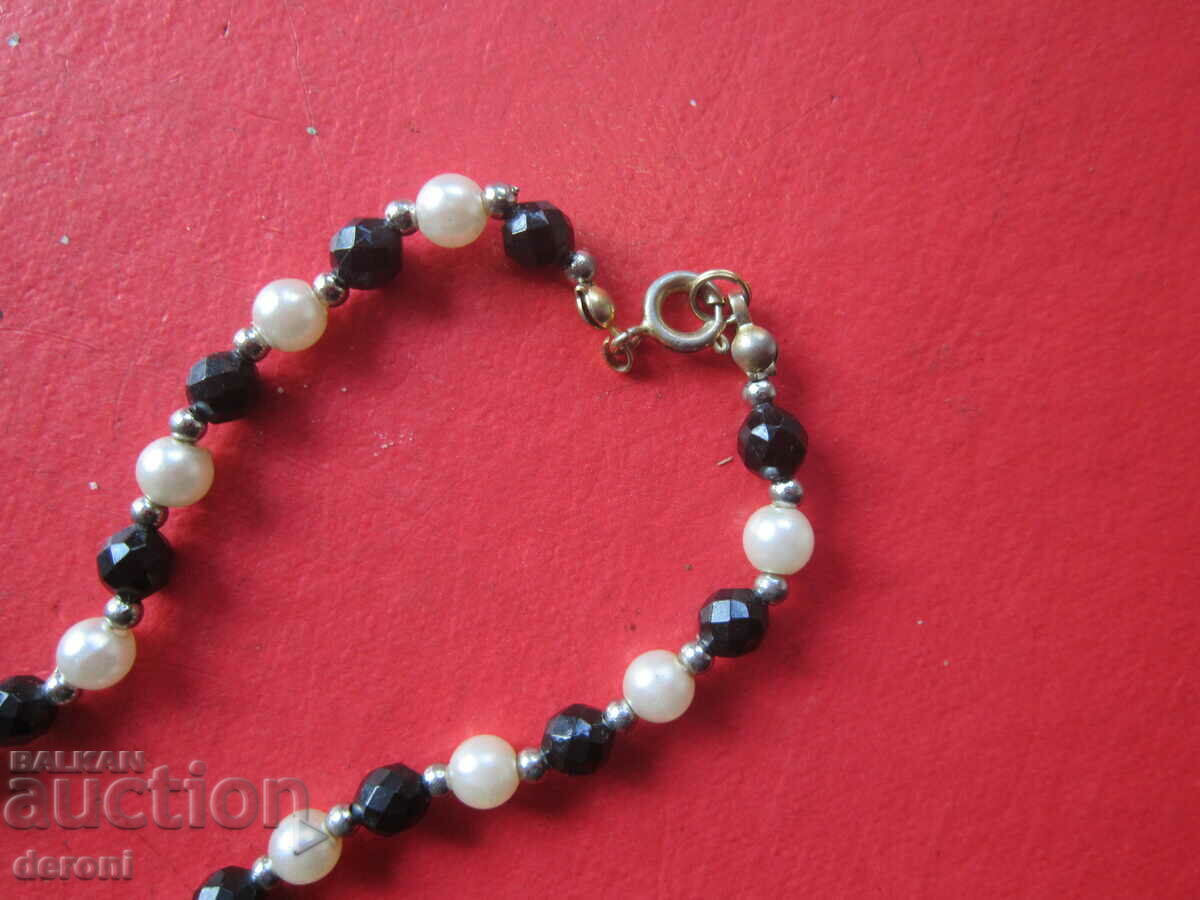 Delivery of Necklace of pearls and necklaces