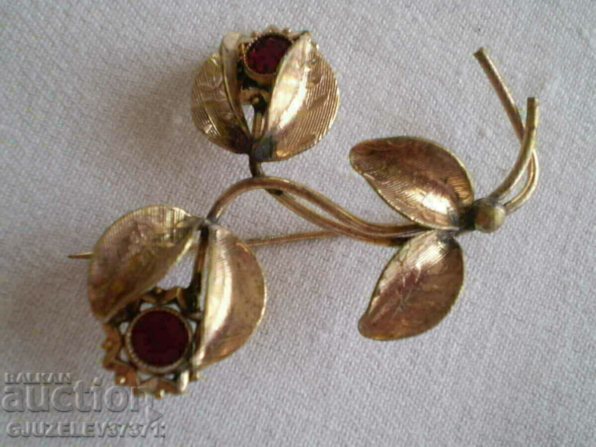 Доставка на стара брошка цвете от дубле със червен кристал