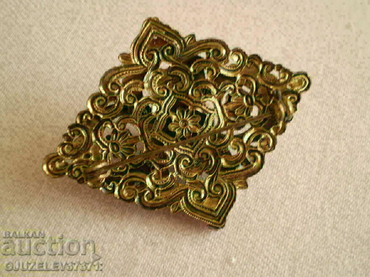 brooch with pink glass with price 35.00 BGN | € 17.90 brooch with pink glass with price 35.00 BGN | € 17.90