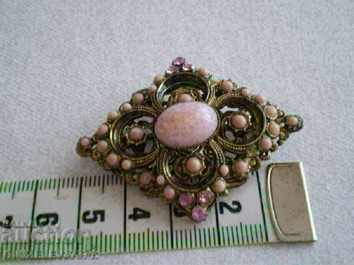 Auction brooch with pink glass Auction brooch with pink glass