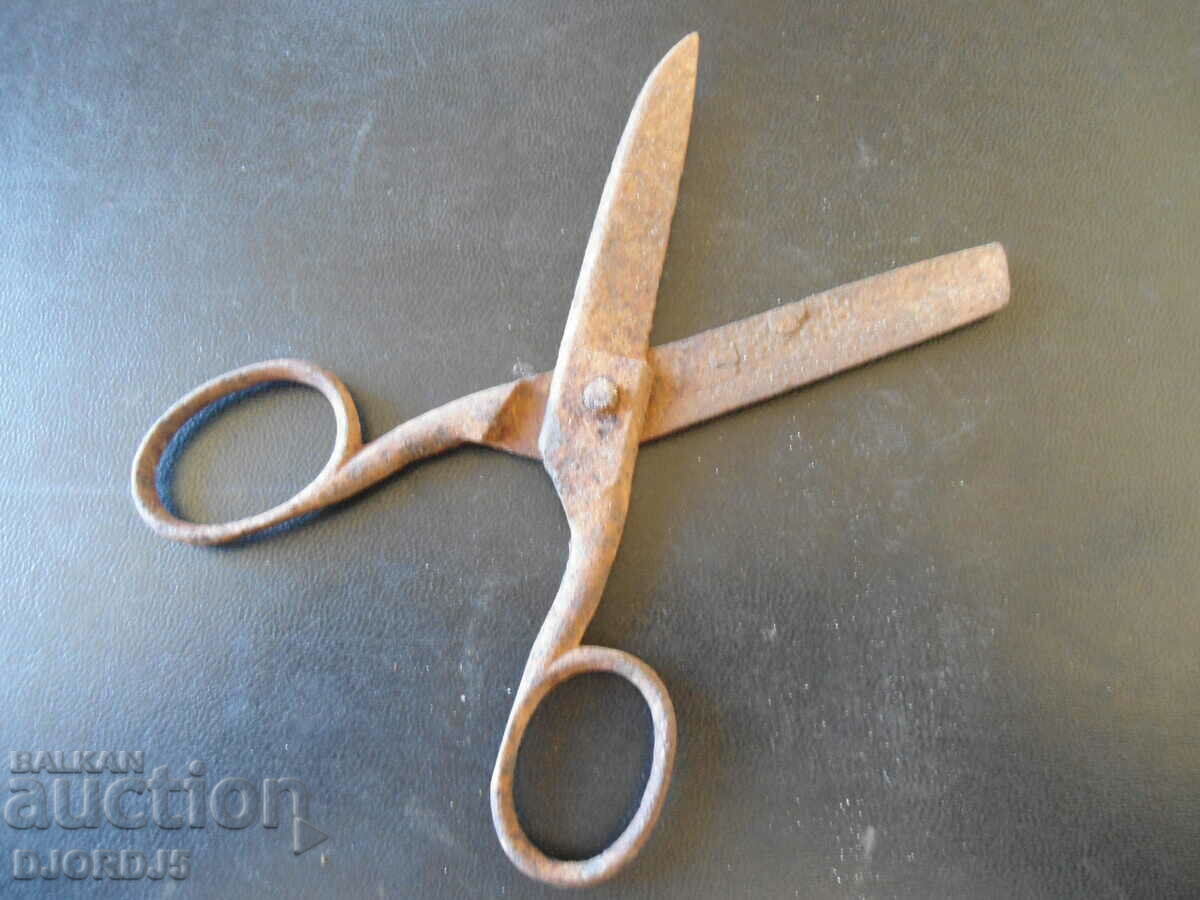 Old scissors with price 2.00 BGN | € 1.02 Old scissors with price 2.00 BGN | € 1.02