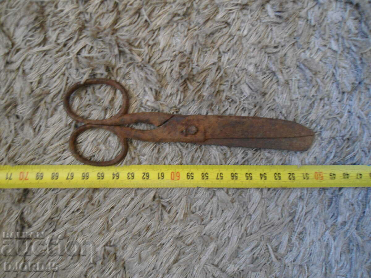 Auction Old scissors Auction Old scissors
