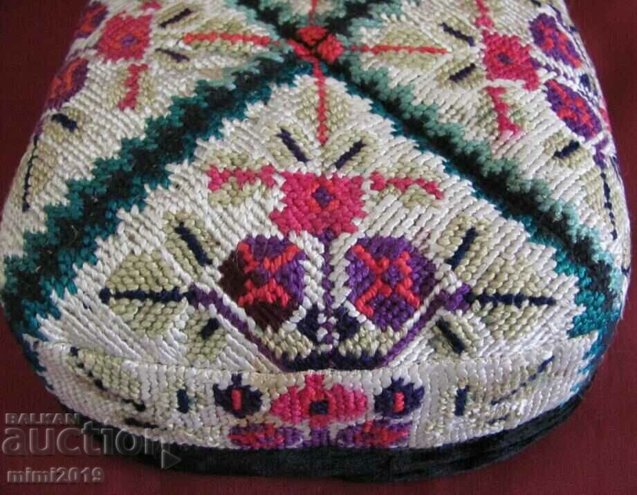 Delivery of Vintage Islamic Hat Delivery of Vintage Islamic Hat