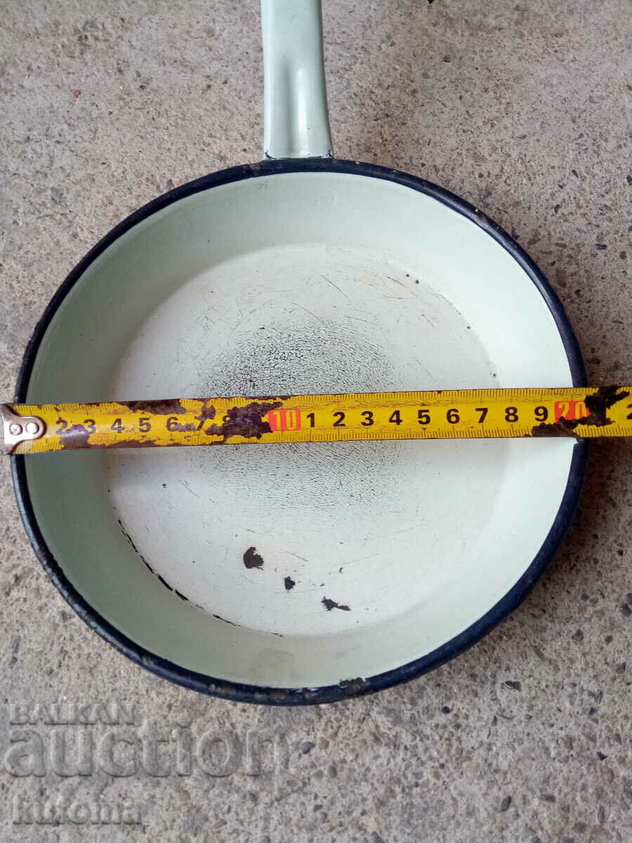 Enamelled pan with price 9.99 BGN | € 5.11 Enamelled pan with price 9.99 BGN | € 5.11