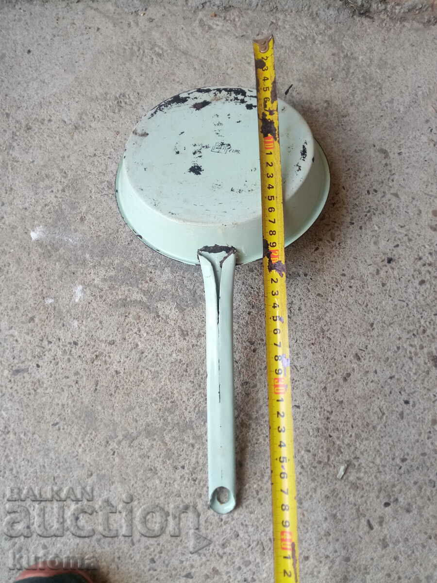 Auction Enamelled pan Auction Enamelled pan